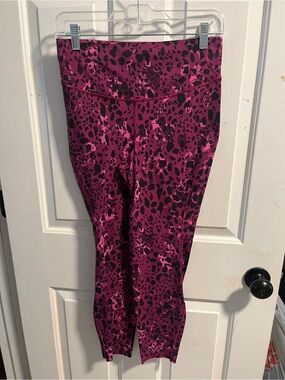 🍋LIKE NEW Lululemon Cheetah Camo Magenta Base Pace HR Running Tight 25" - Sz 8
